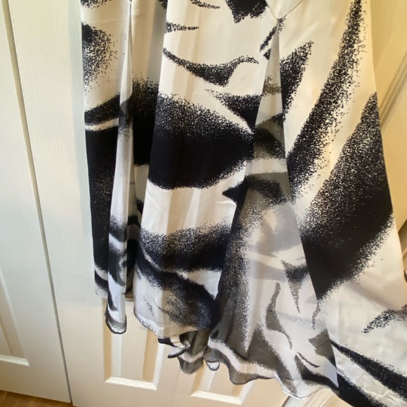 Diane Von Furstenberg Black and White Asymmetrical Silk Dress kerchief hem - Picture 8 of 10